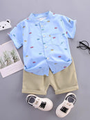 Conjunto para meninos com estampa de carrinho